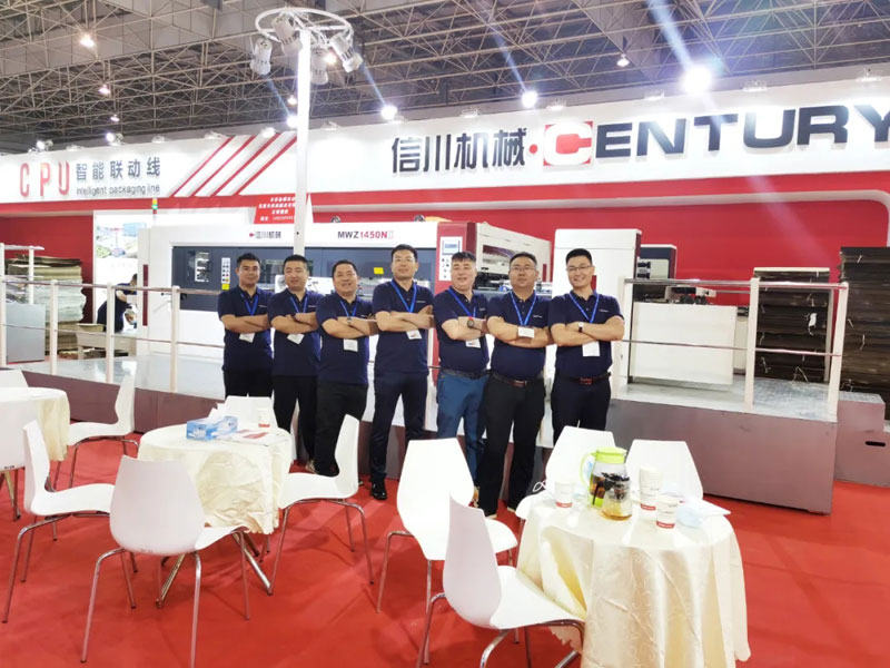 展會(huì)進(jìn)行時(shí)|直擊精彩瞬間，信川機(jī)械展臺(tái)熱潮連連