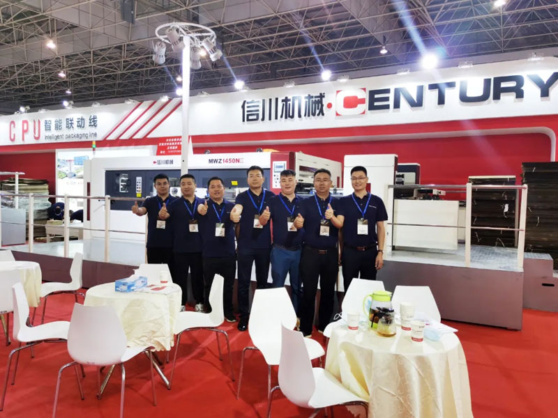 展會(huì)進(jìn)行時(shí)|直擊精彩瞬間，信川機(jī)械展臺(tái)熱潮連連