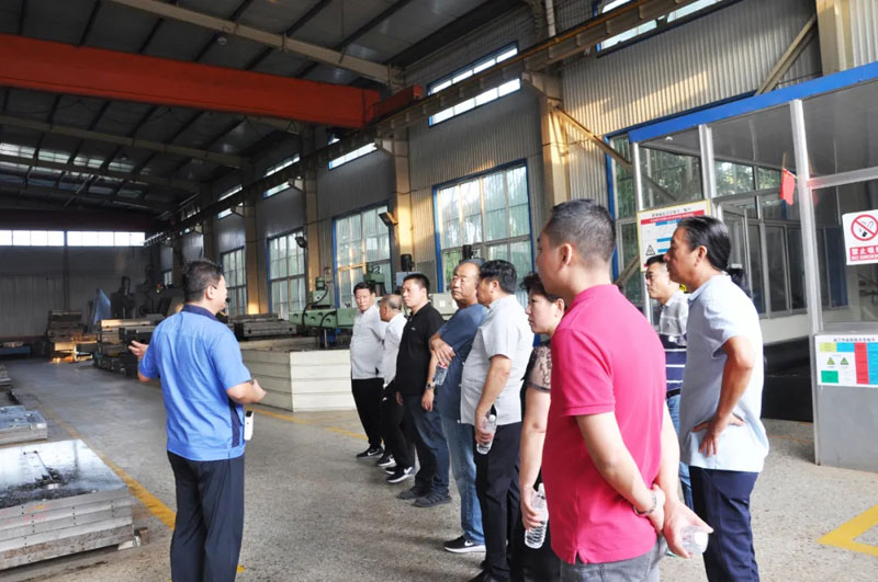 感恩有您，一路同行--熱烈歡迎保定包裝協(xié)會蒞臨信川參觀指導(dǎo)！