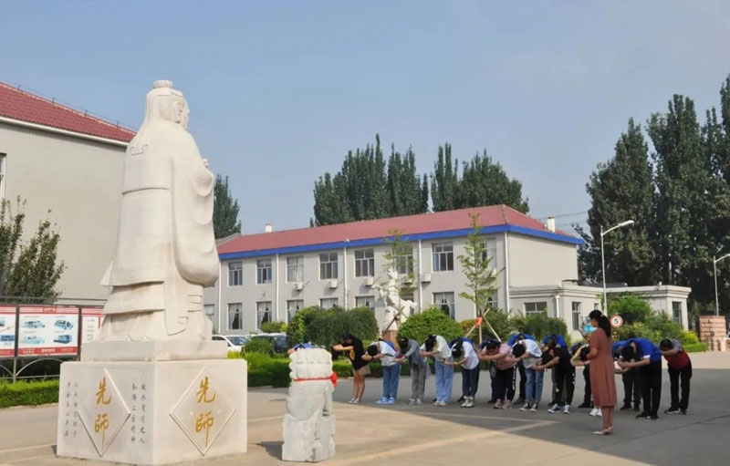 熱烈祝賀信川機械職工子弟金榜題名！