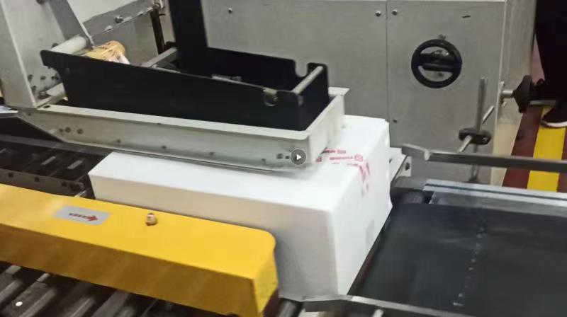 公司最新設(shè)計(jì)的蜂窩板箱自動(dòng)線成功通過測(cè)試！