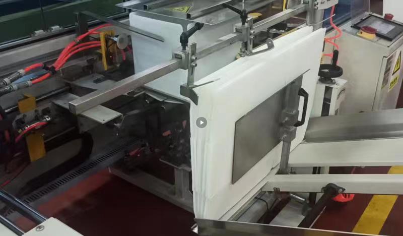 公司最新設(shè)計(jì)的蜂窩板箱自動(dòng)線成功通過測(cè)試！